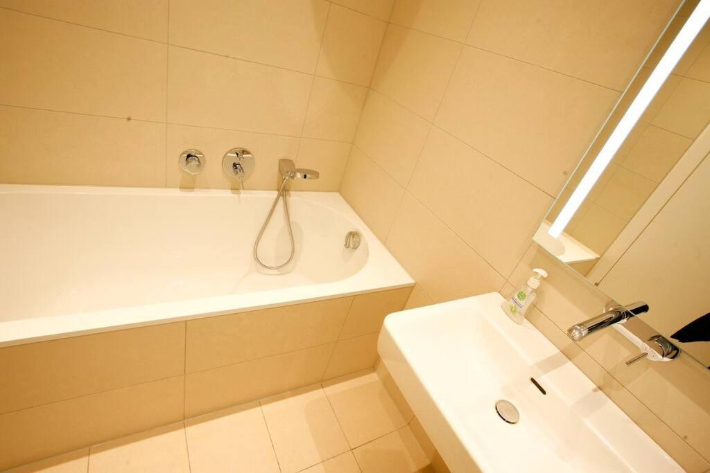 Top Central Apartment On Karlsplatz 维也纳 外观 照片