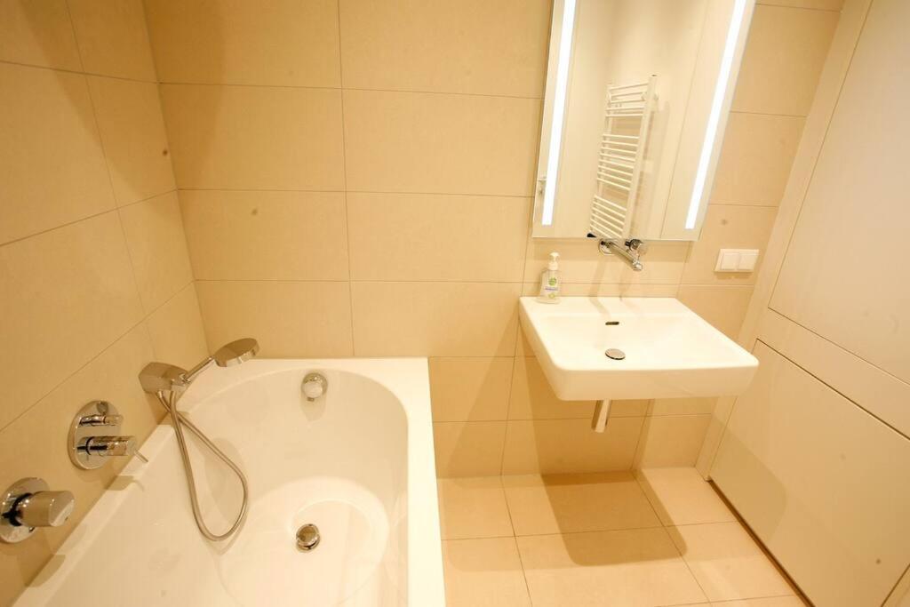 Top Central Apartment On Karlsplatz 维也纳 外观 照片